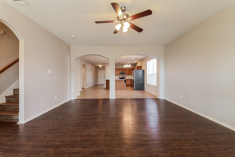 833 Bens Dr - Photo 5 of 17