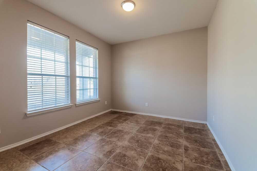 833 Bens Dr - Photo 6 of 17