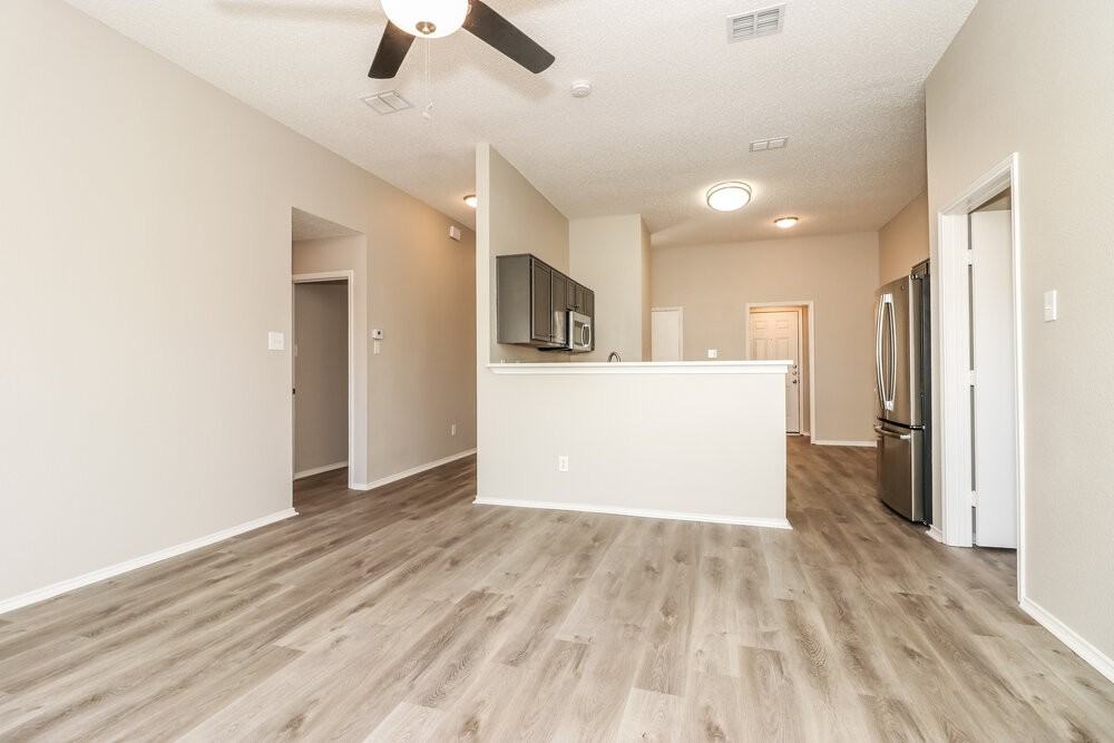 1024 Stockton Dr - Photo 4 of 16