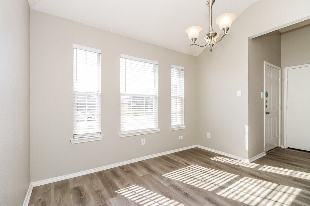 1024 Stockton Dr - Photo 5 of 16