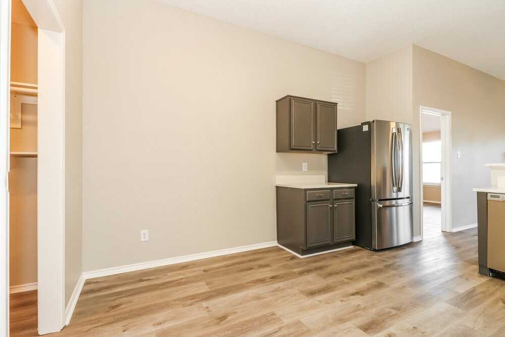 1024 Stockton Dr - Photo 6 of 16