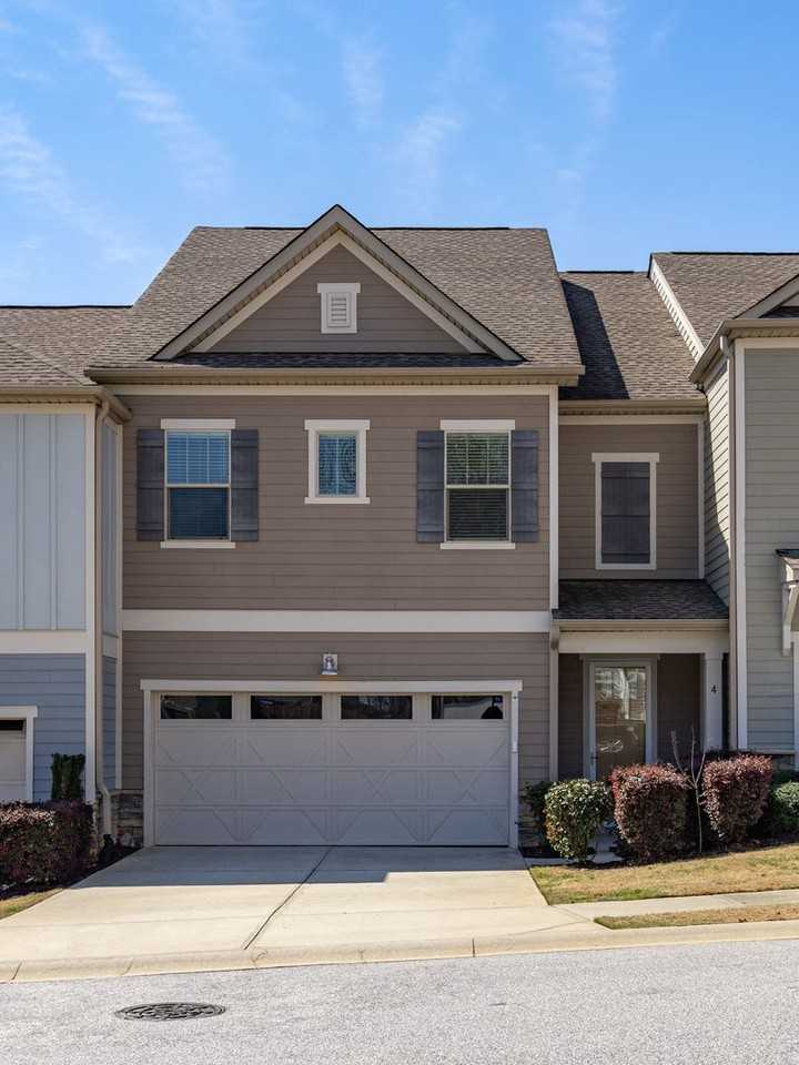 4 Tatum Ln - Photo 3 of 38