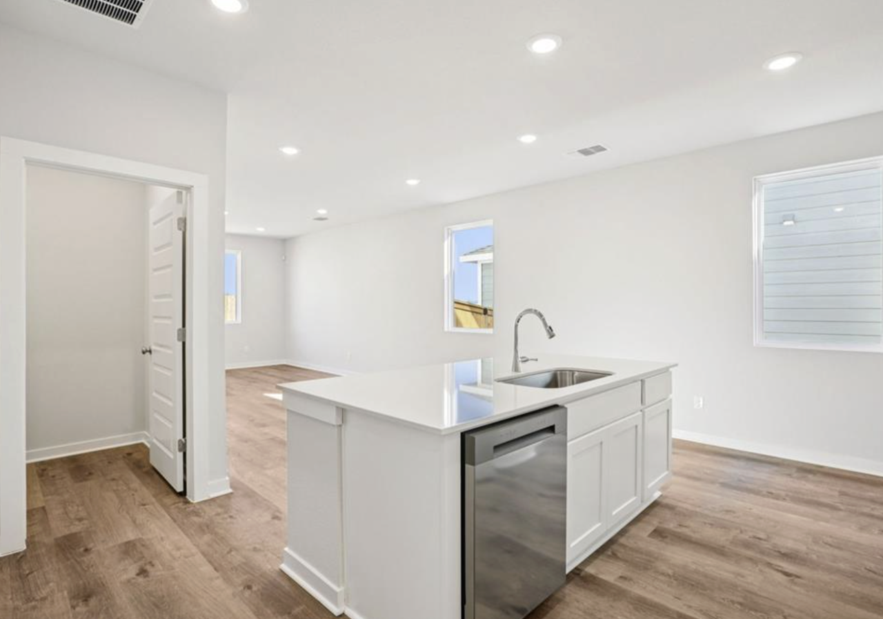 113 Cutleaf Cv - Photo 4 of 15