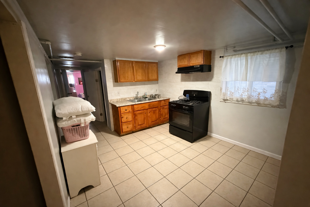 2210 N Lockwood Ave #BS - Photo 2 of 8