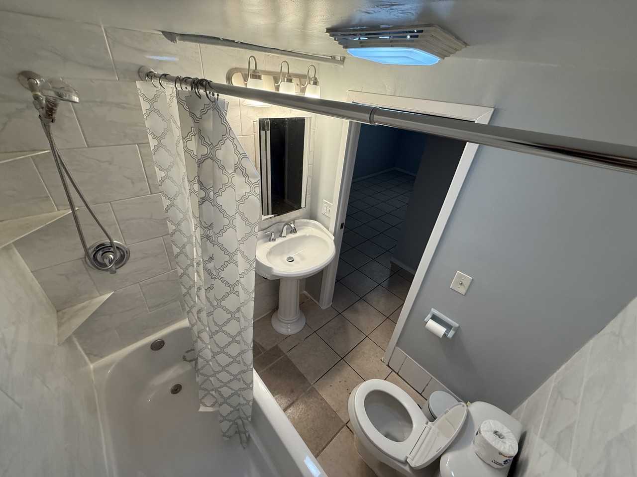 2210 N Lockwood Ave #BS - Photo 5 of 8