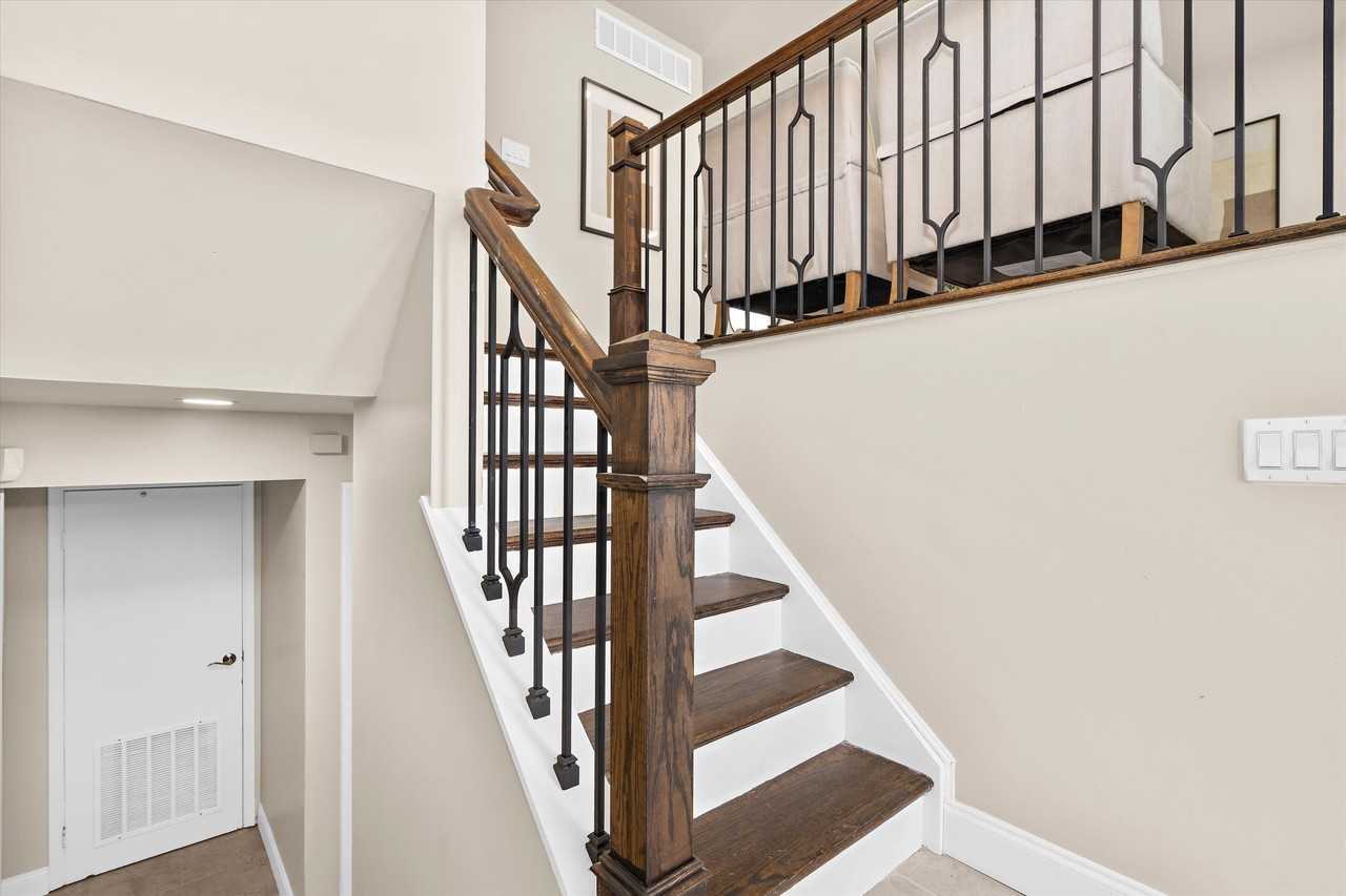 10747 Evening Wind Ct - Photo 2 of 19