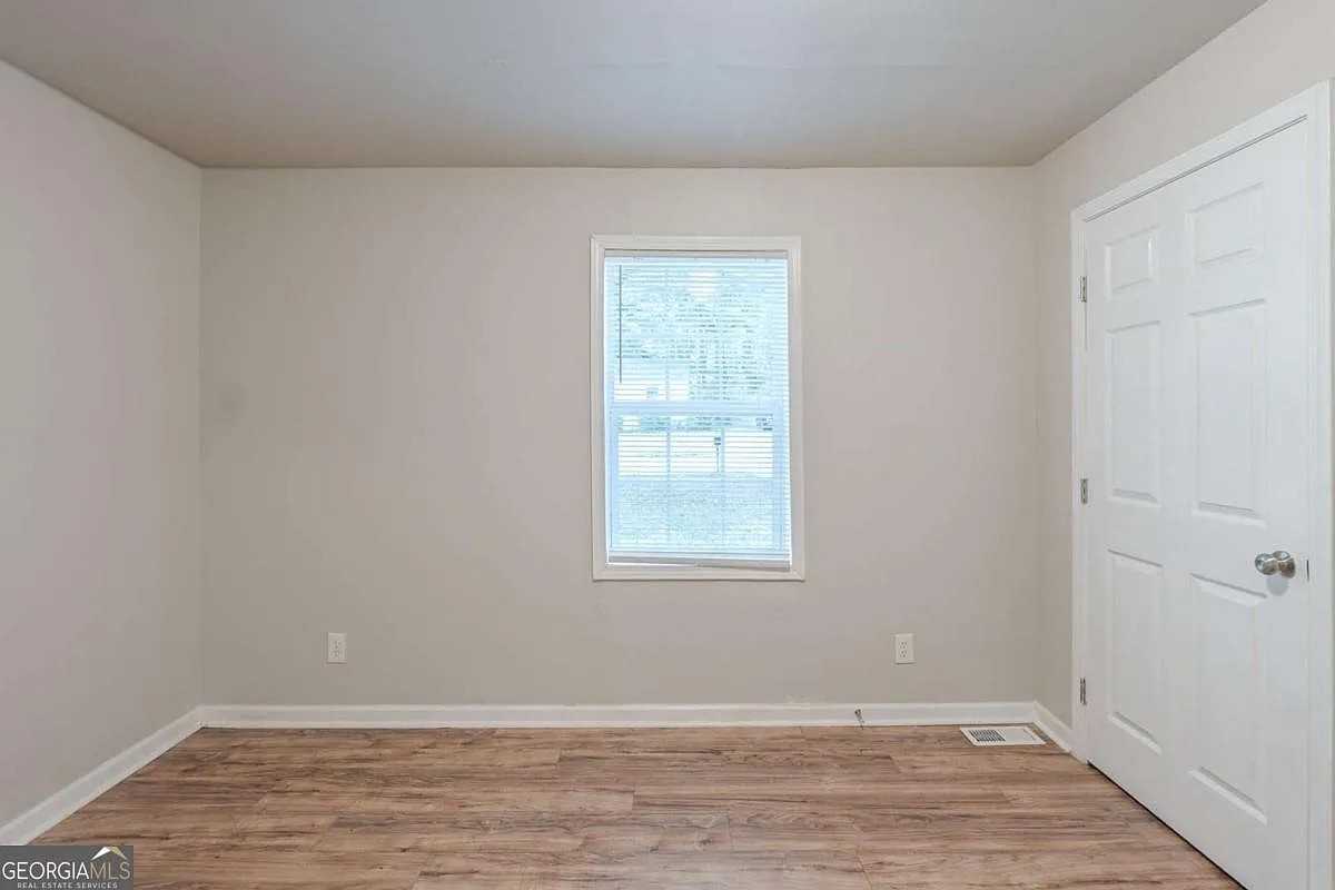 3140 Delowe Dr - Photo 3 of 15