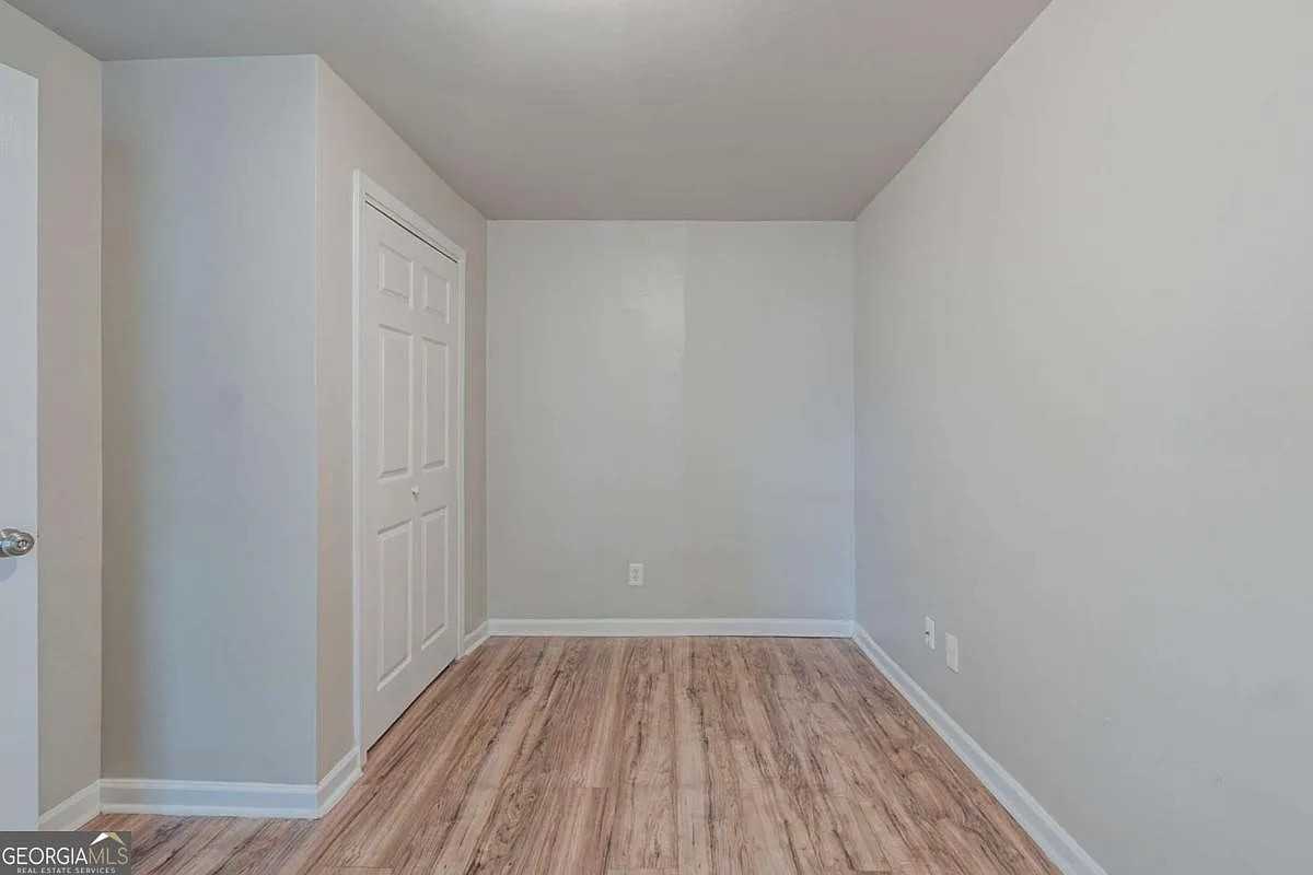 3140 Delowe Dr - Photo 4 of 15