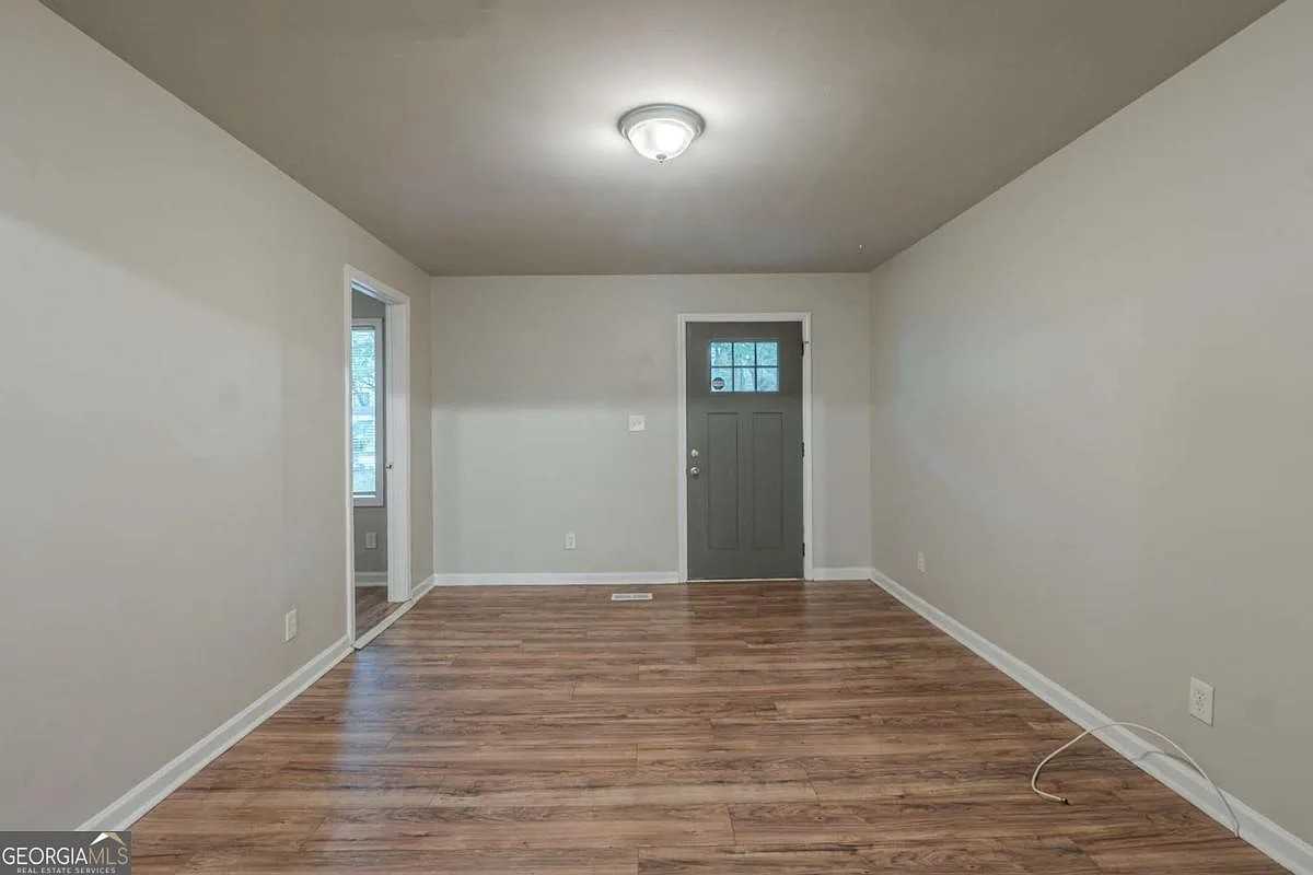 3140 Delowe Dr - Photo 7 of 15