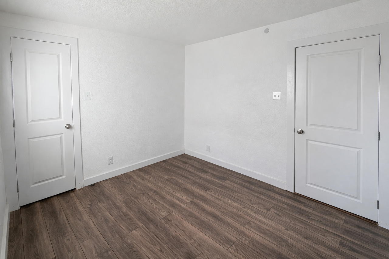 1411 Lamar St - Photo 6 of 12