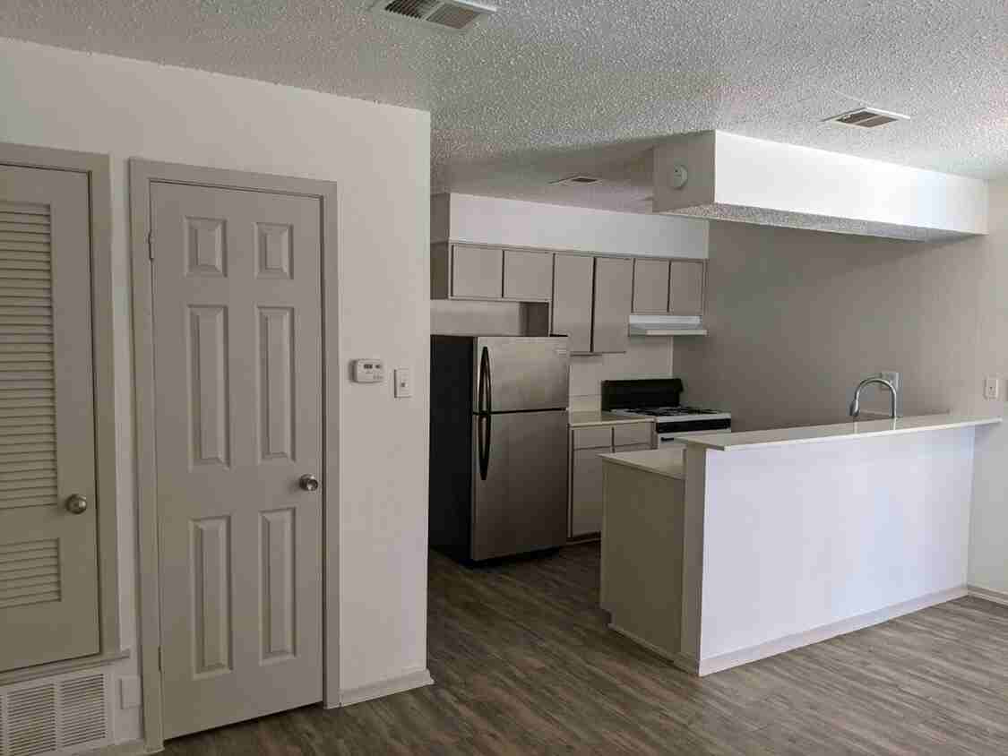 8505 Shoal Creek Blvd #5-211 - Photo 5 of 8