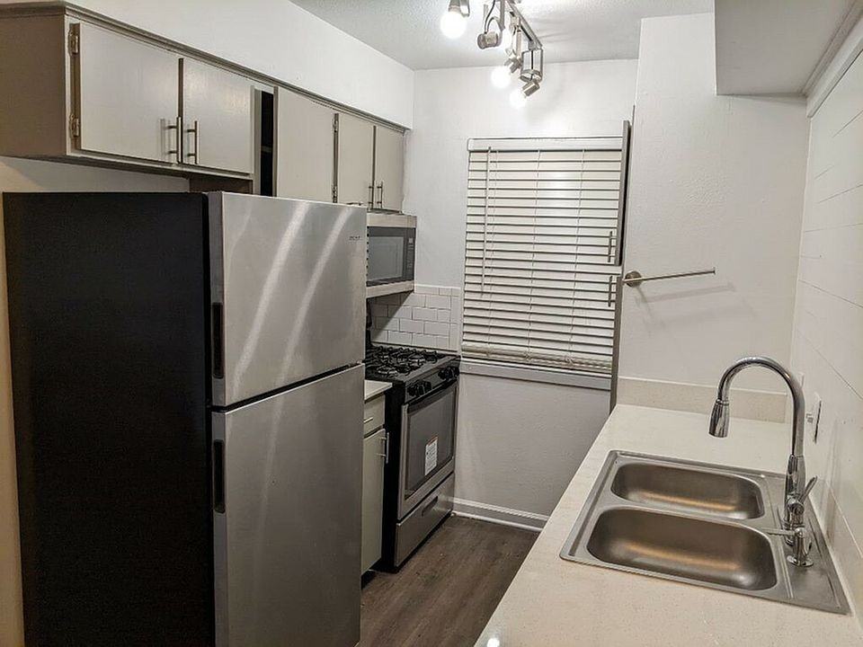 8505 Shoal Creek Blvd #5-211 - Photo 6 of 8