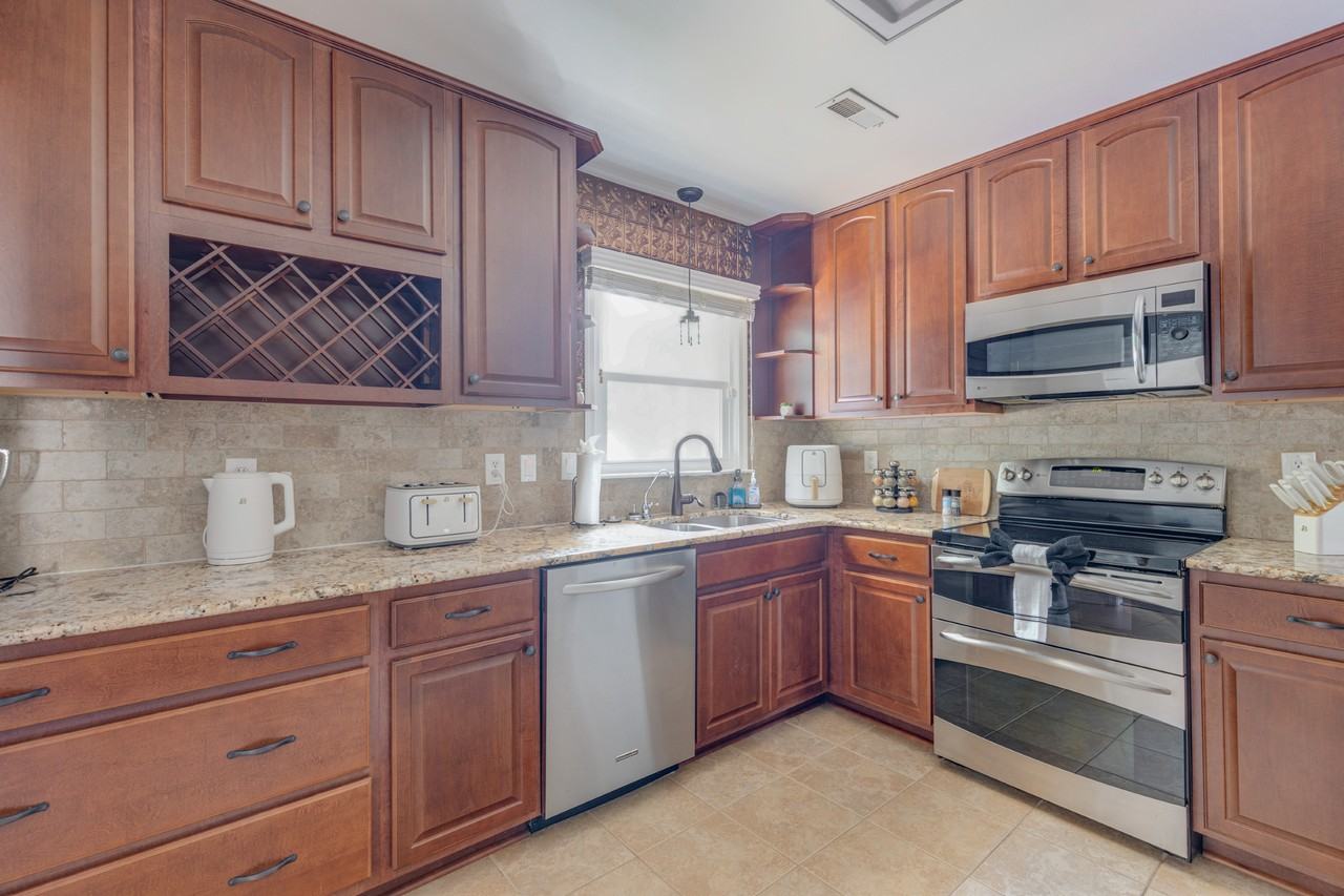 302 Lampros Ct - Photo 4 of 20