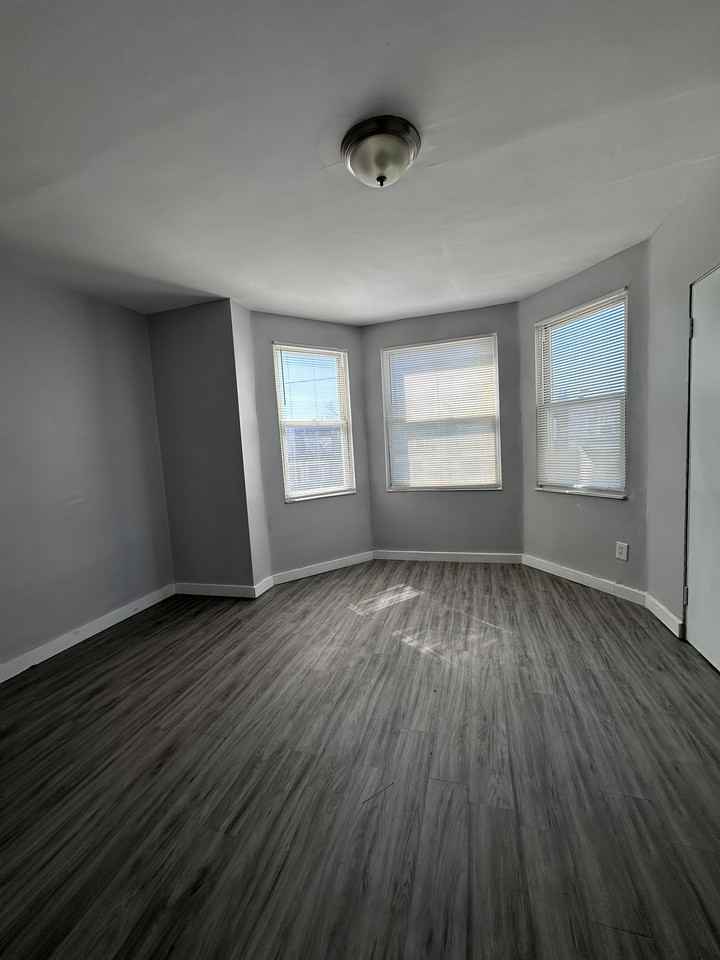 2647 S 68th St - Photo 5 of 9