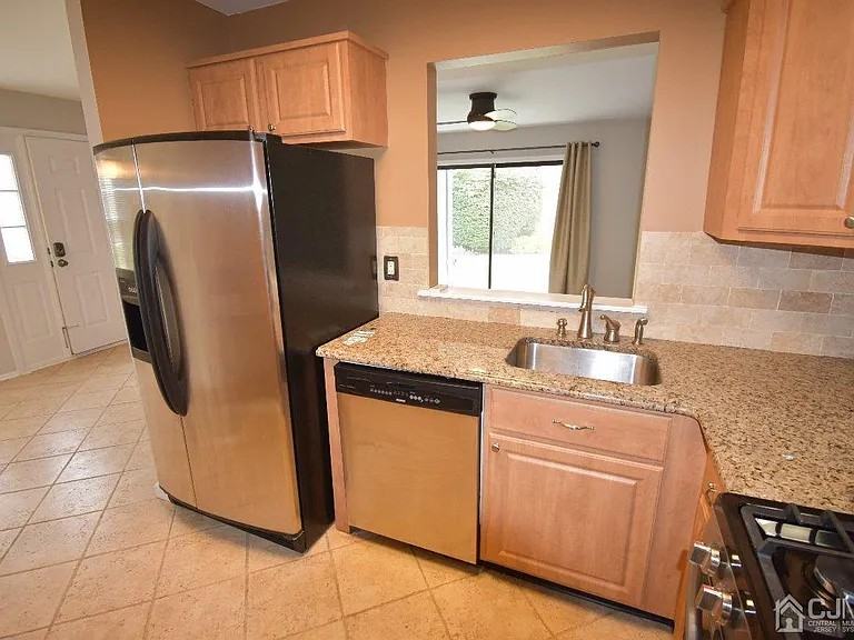 2013 Bayhead Dr - Photo 2 of 13