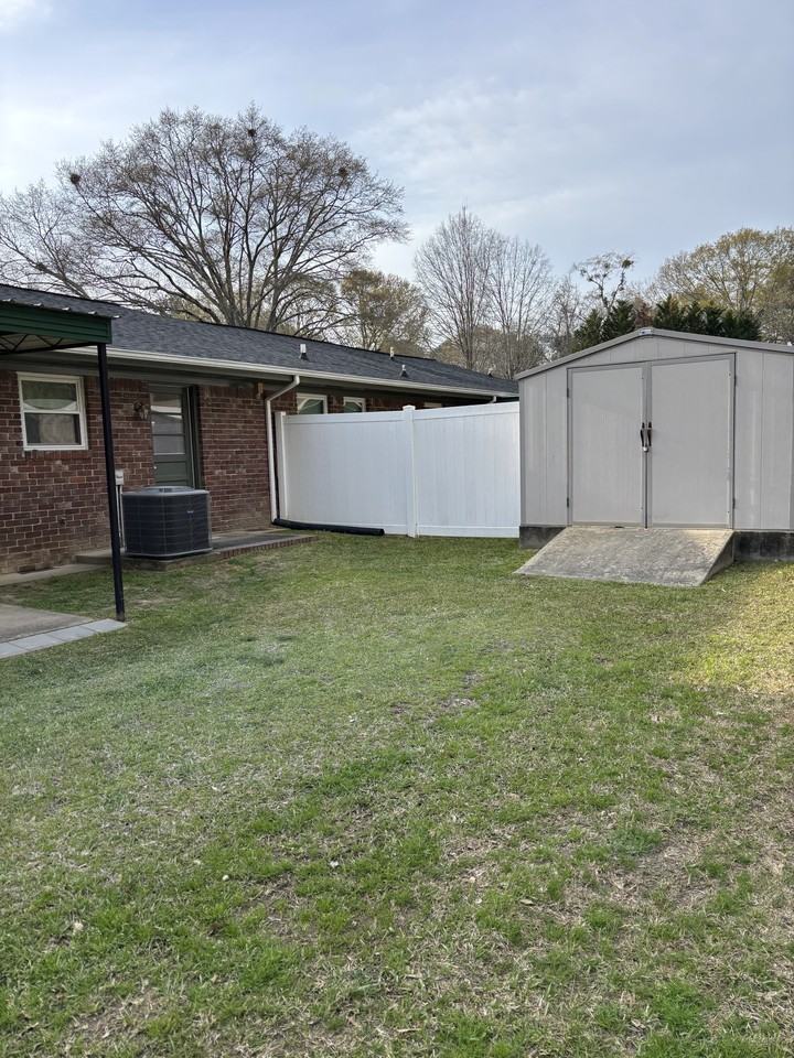 8686 Bowden St - Photo 3 of 9