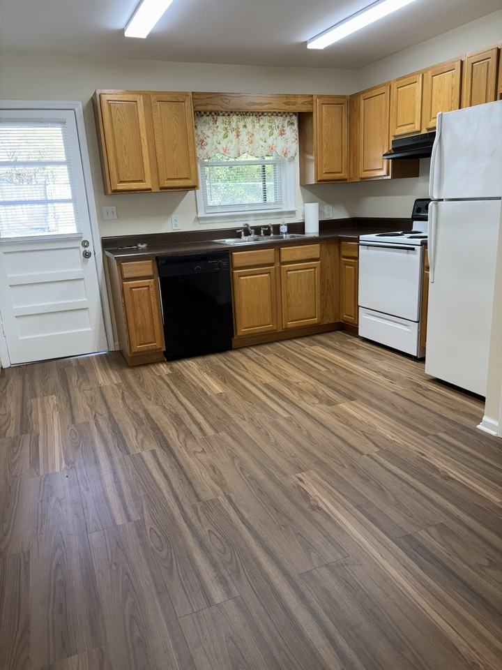 8686 Bowden St - Photo 4 of 9