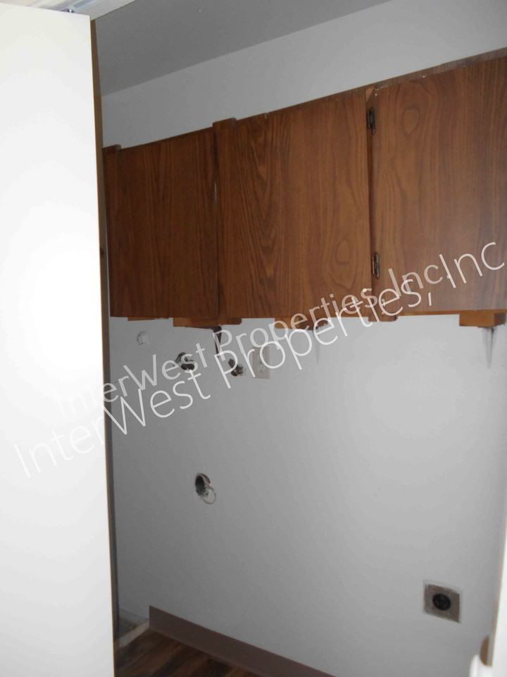 13135 Southeast Division Street - Photo 7 of 12