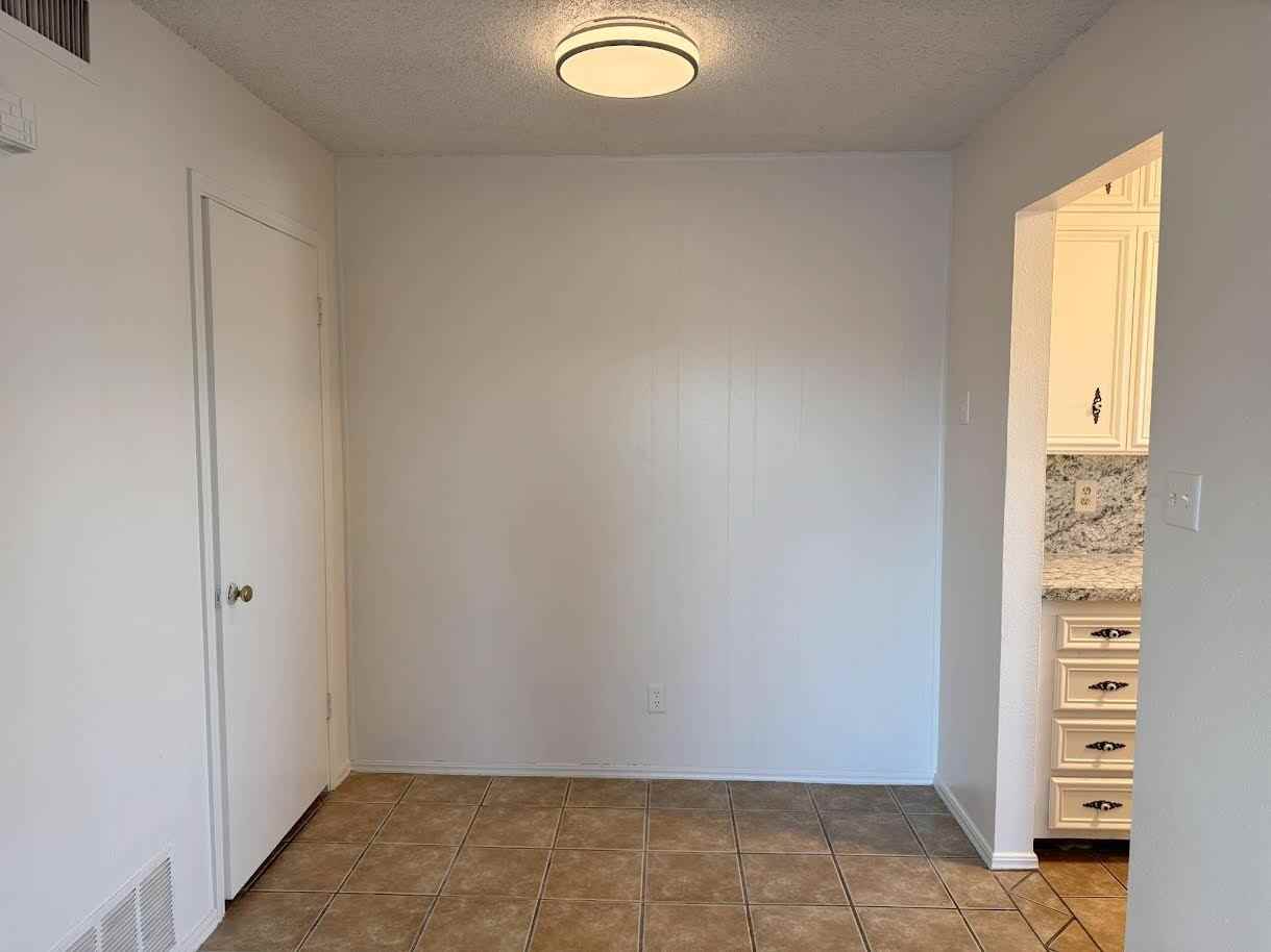 1611 Bell St #H - Photo 4 of 18