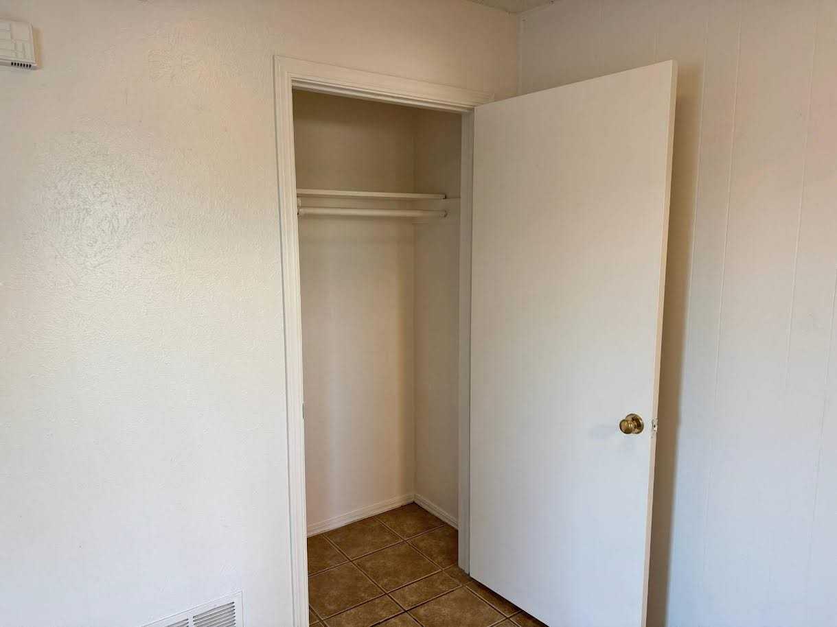 1611 Bell St #H - Photo 5 of 18