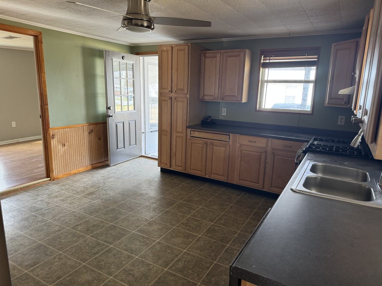 133 Gladys St #NA - Photo 5 of 13