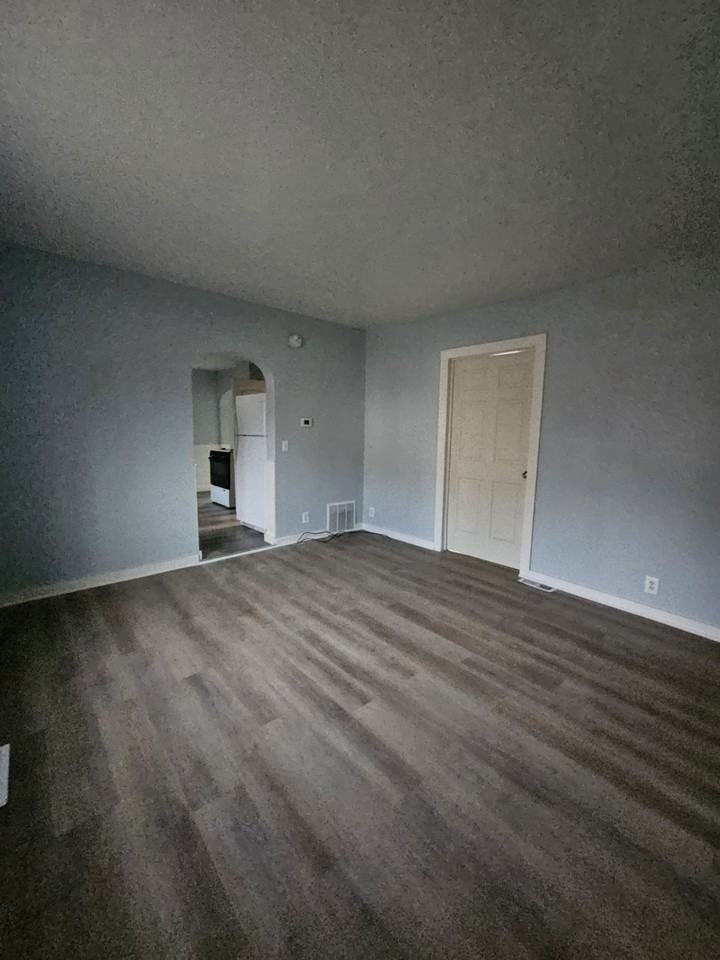 315 W Thomas St #2 - Photo 4 of 7