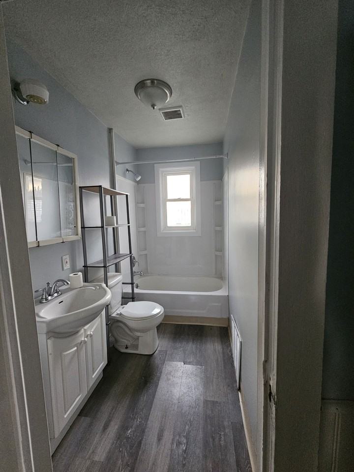 315 W Thomas St #2 - Photo 6 of 7