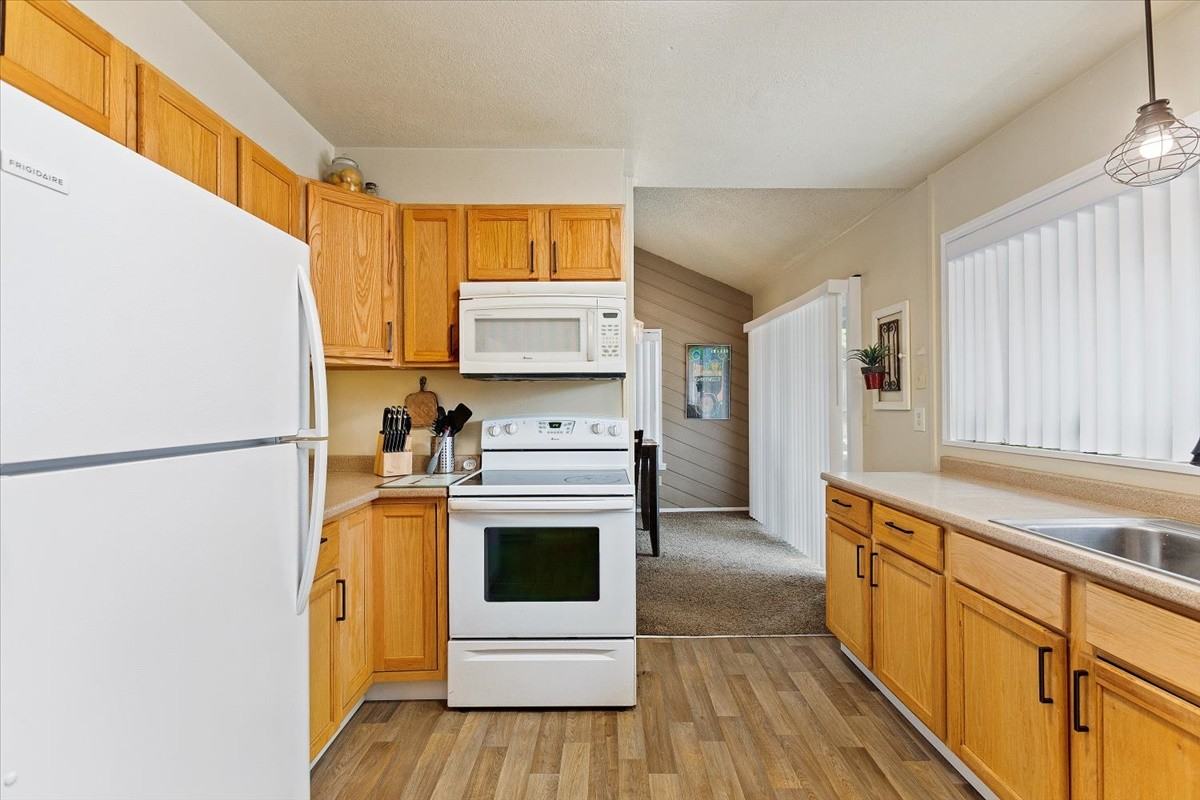 833 N Beachwood St #NA - Photo 7 of 20