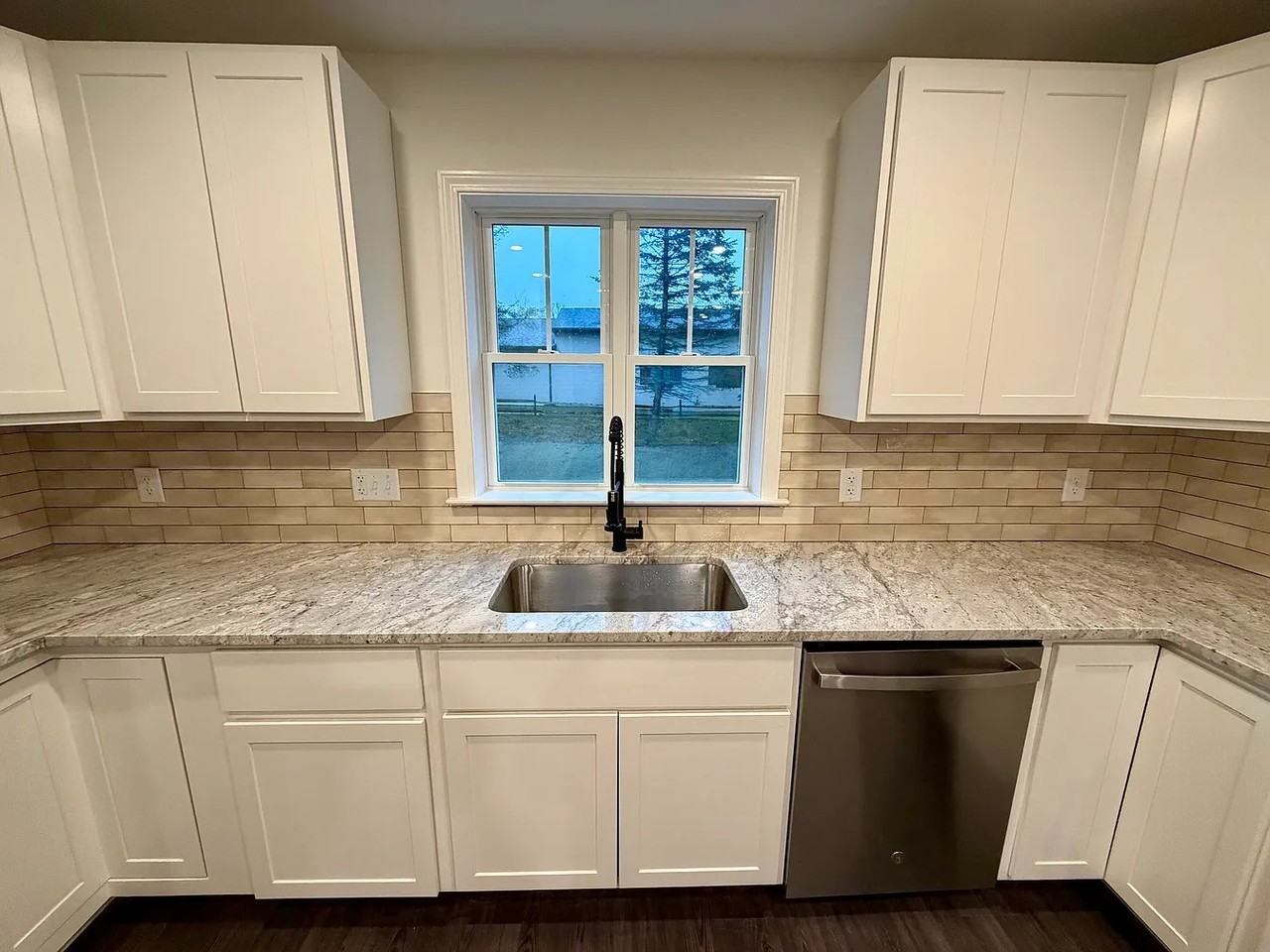 105 Oak St #107 - Photo 3 of 12