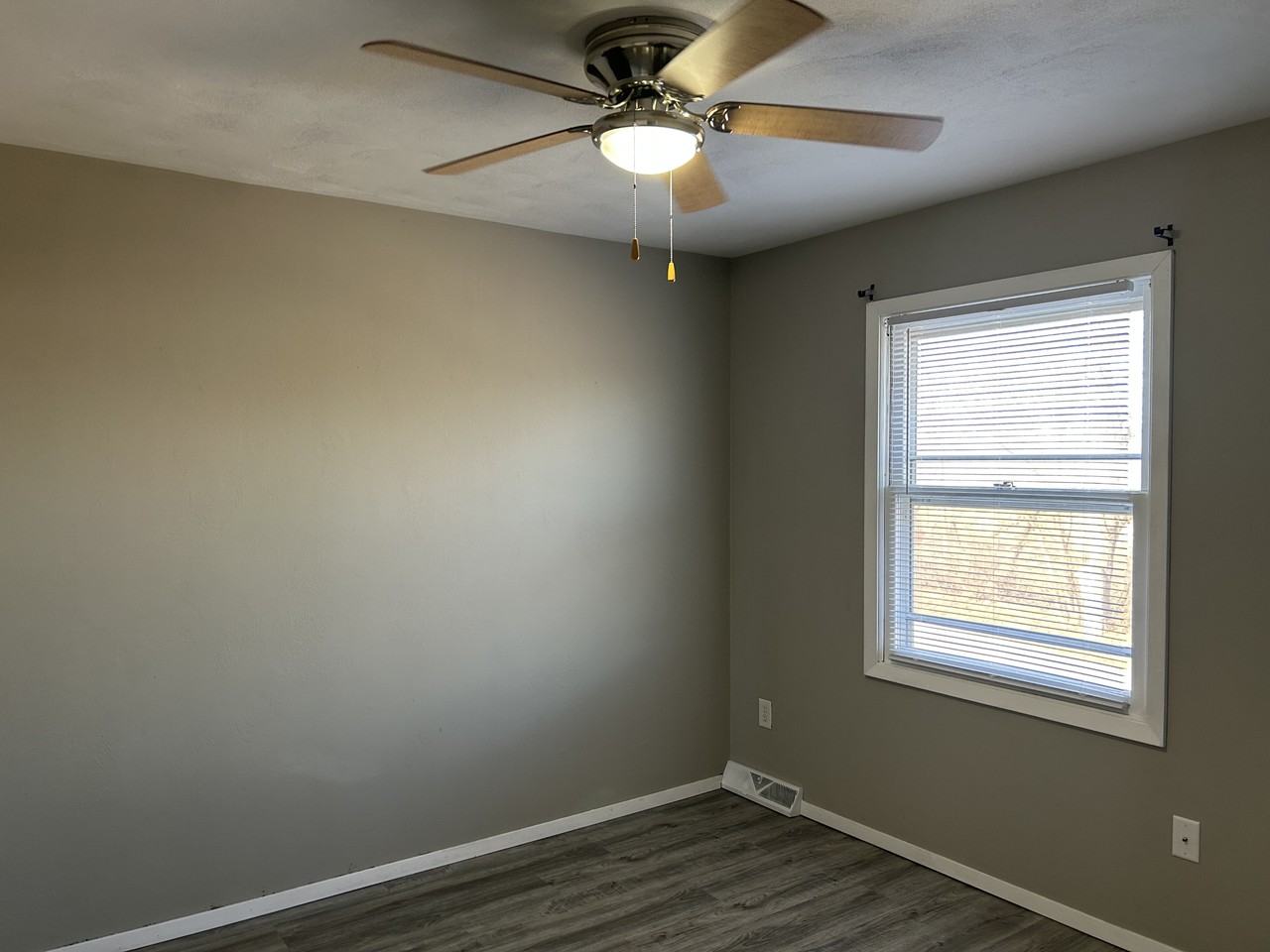 3723 Hillcrest Rd - Photo 3 of 9