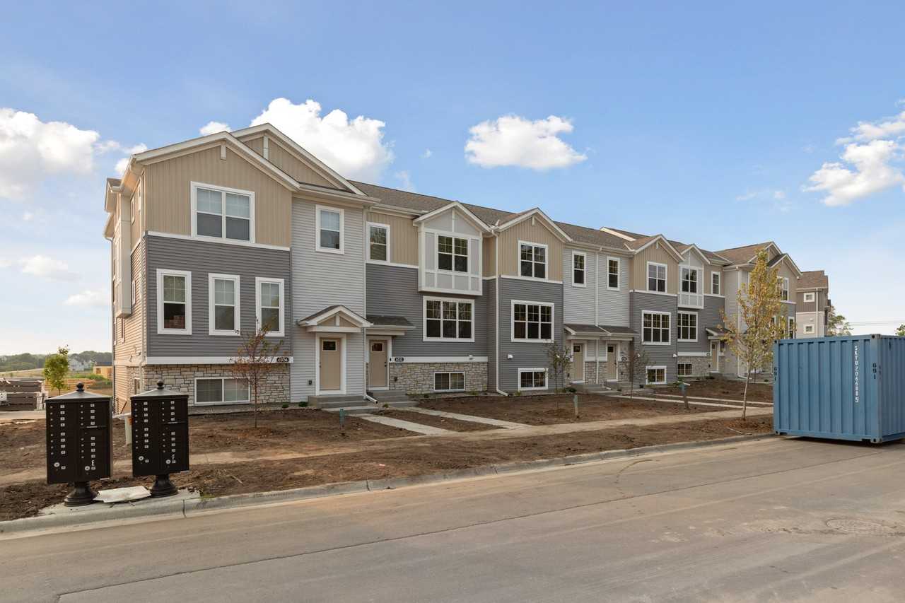 6532 Joliet Ave S - Photo 3 of 31