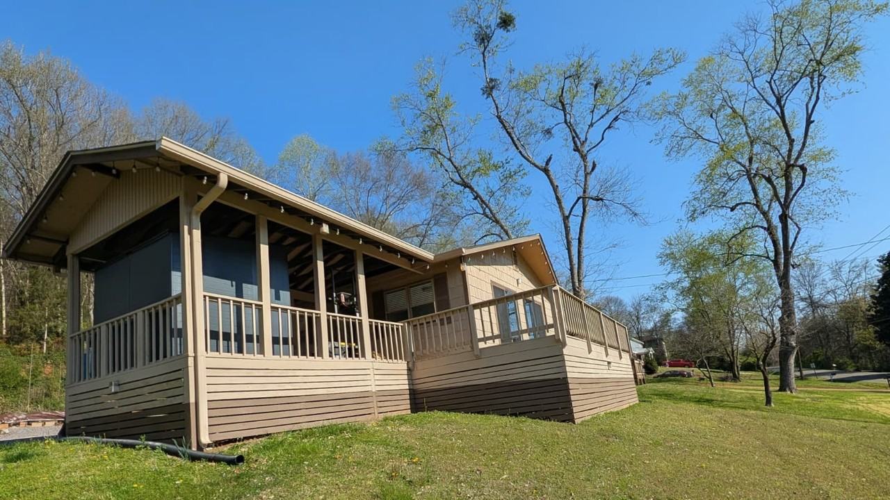 645 Lullwater Rd #NA - Photo 3 of 20