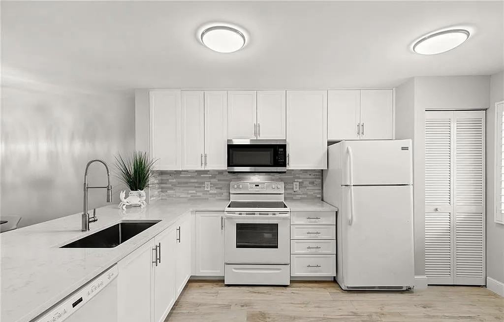 3071 Sandpiper Bay Cir #205 - Photo 2 of 11