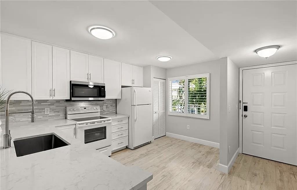 3071 Sandpiper Bay Cir #205 - Photo 3 of 11