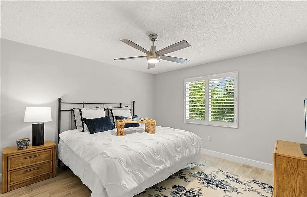 3071 Sandpiper Bay Cir #205 - Photo 4 of 11