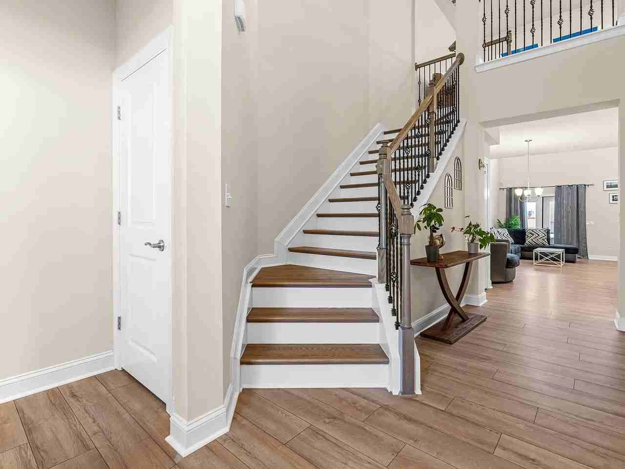 718 Toulouse Ct - Photo 4 of 35