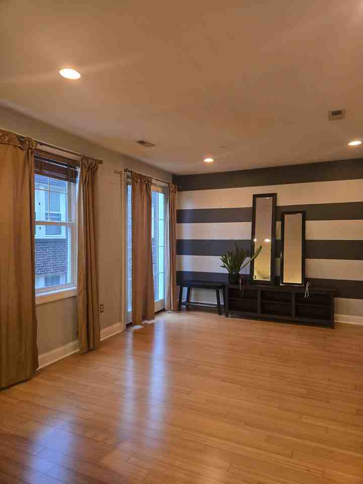 4742 Pine St #NA - Photo 7 of 9