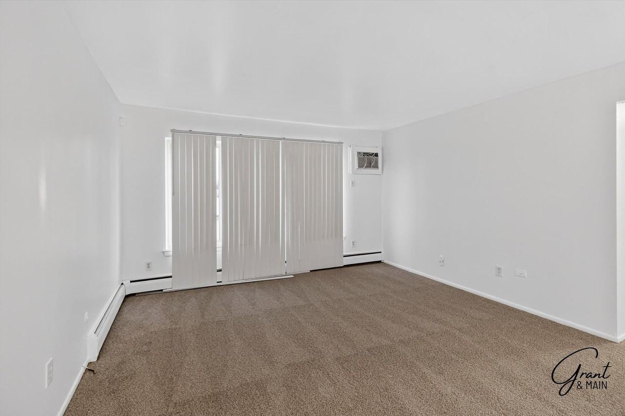 22330 W Warren - Photo 2 of 16