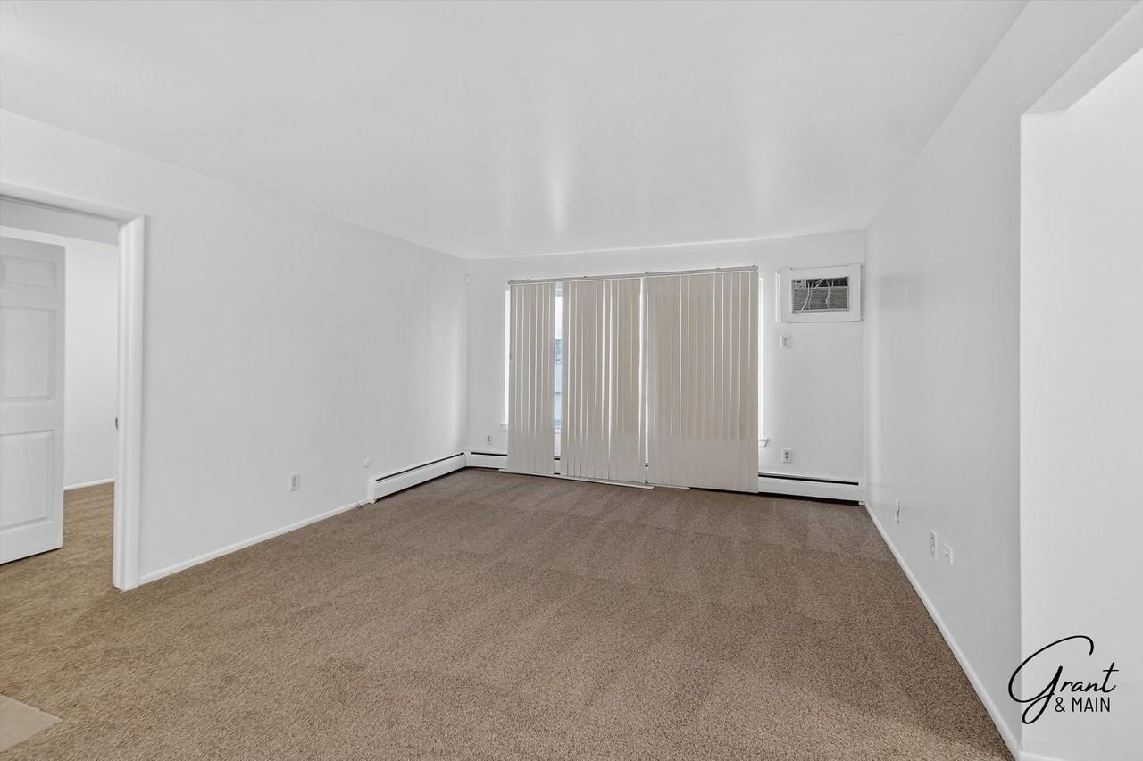 22330 W Warren - Photo 3 of 16