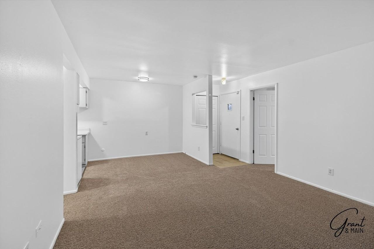 22330 W Warren - Photo 4 of 16