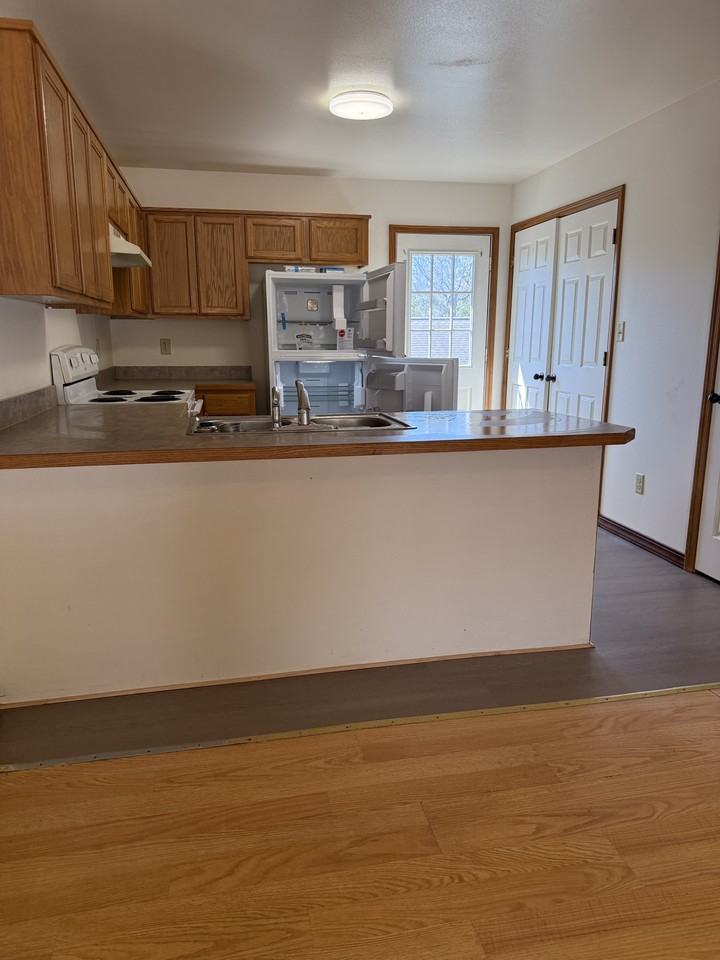 302 Spruce St #3 - Photo 4 of 17