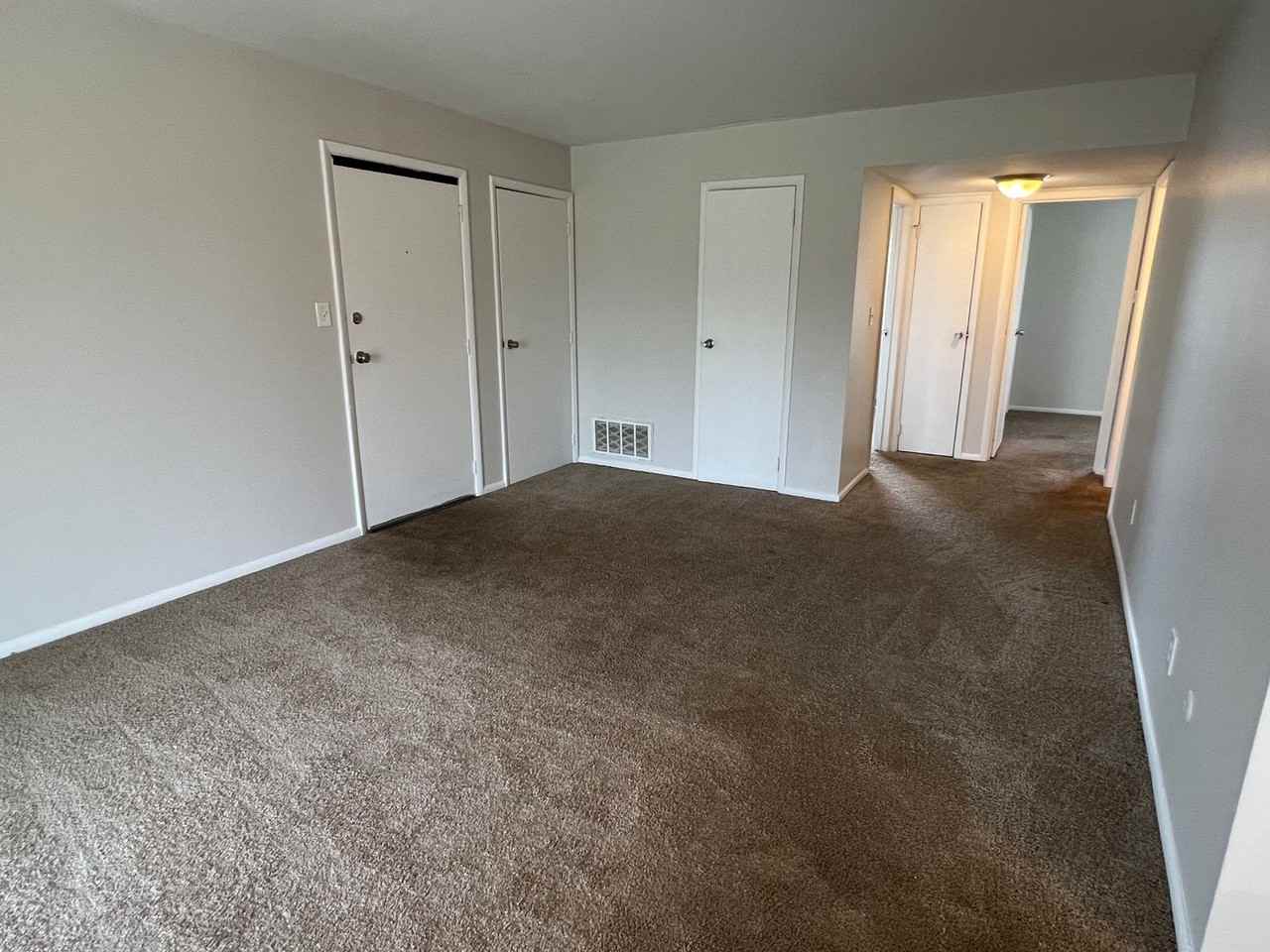 9128 E 10th St - Photo 4 of 10