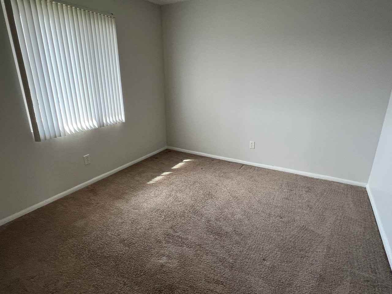 9128 E 10th St - Photo 7 of 10