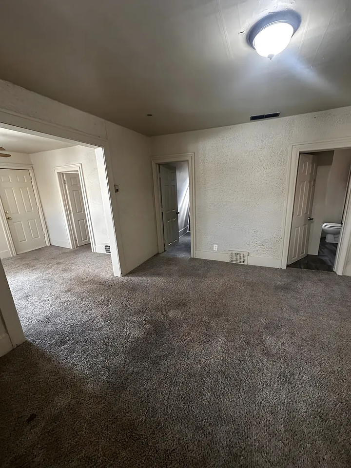 3136 9th St - Photo 4 of 17