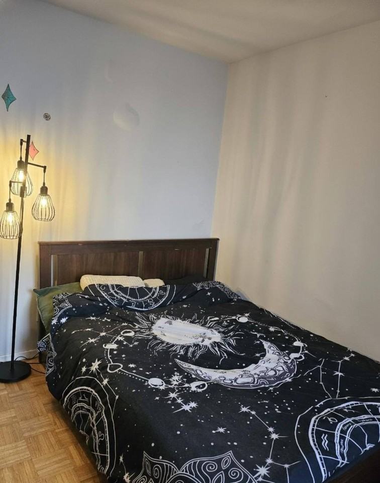 Jarvis St & Wellesley St E - Photo 2 of 4