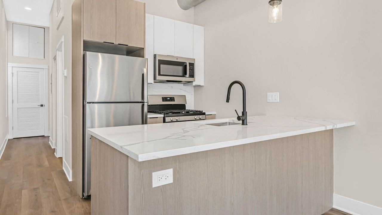 4533 N Clark St - Photo 2 of 6