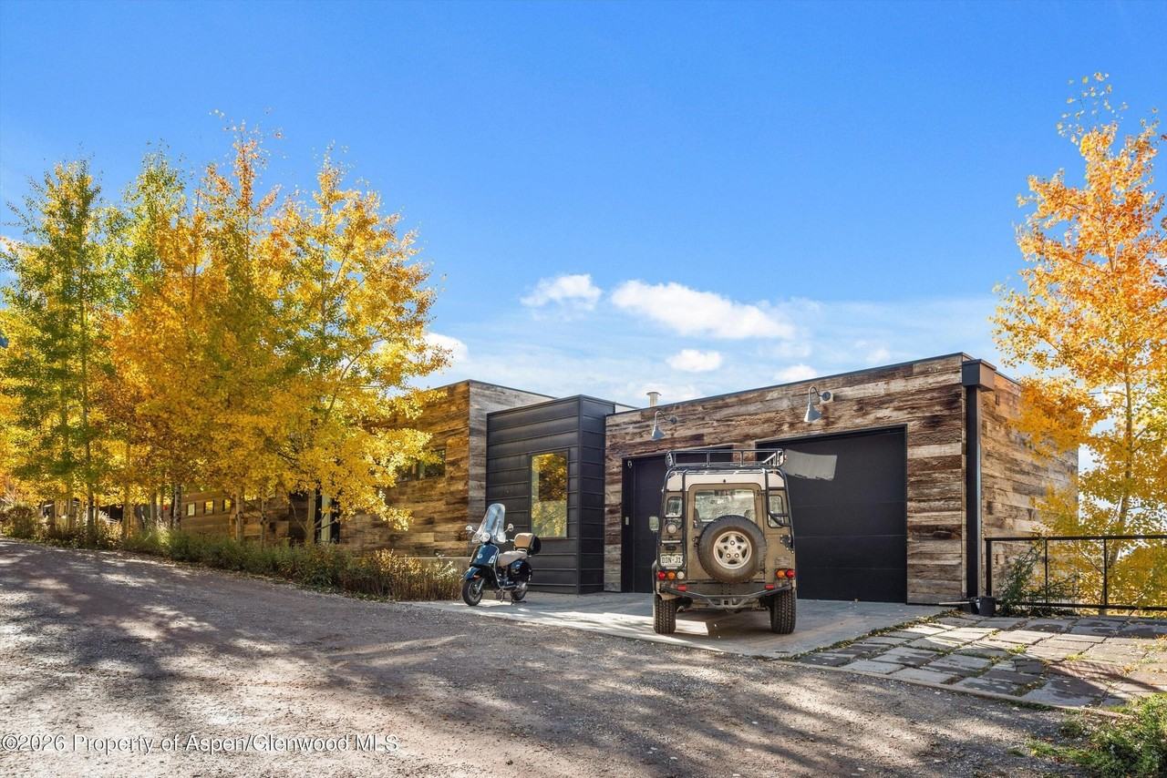 191 Skimming Ln - Photo 3 of 50