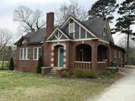 featured image of 817 N Salisbury Gq Ave