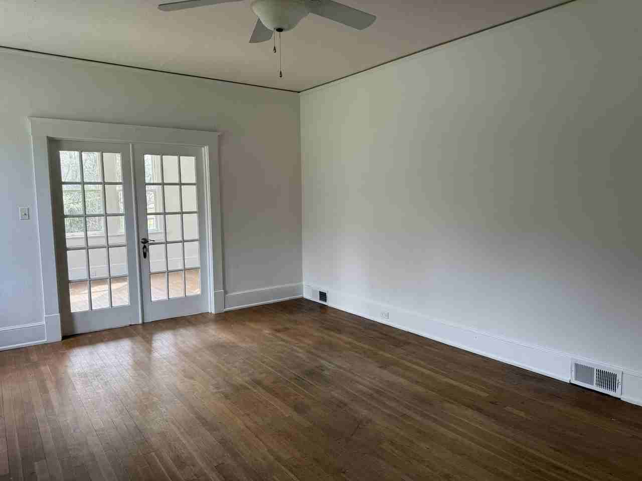 817 N Salisbury Gq Ave - Photo 2 of 6