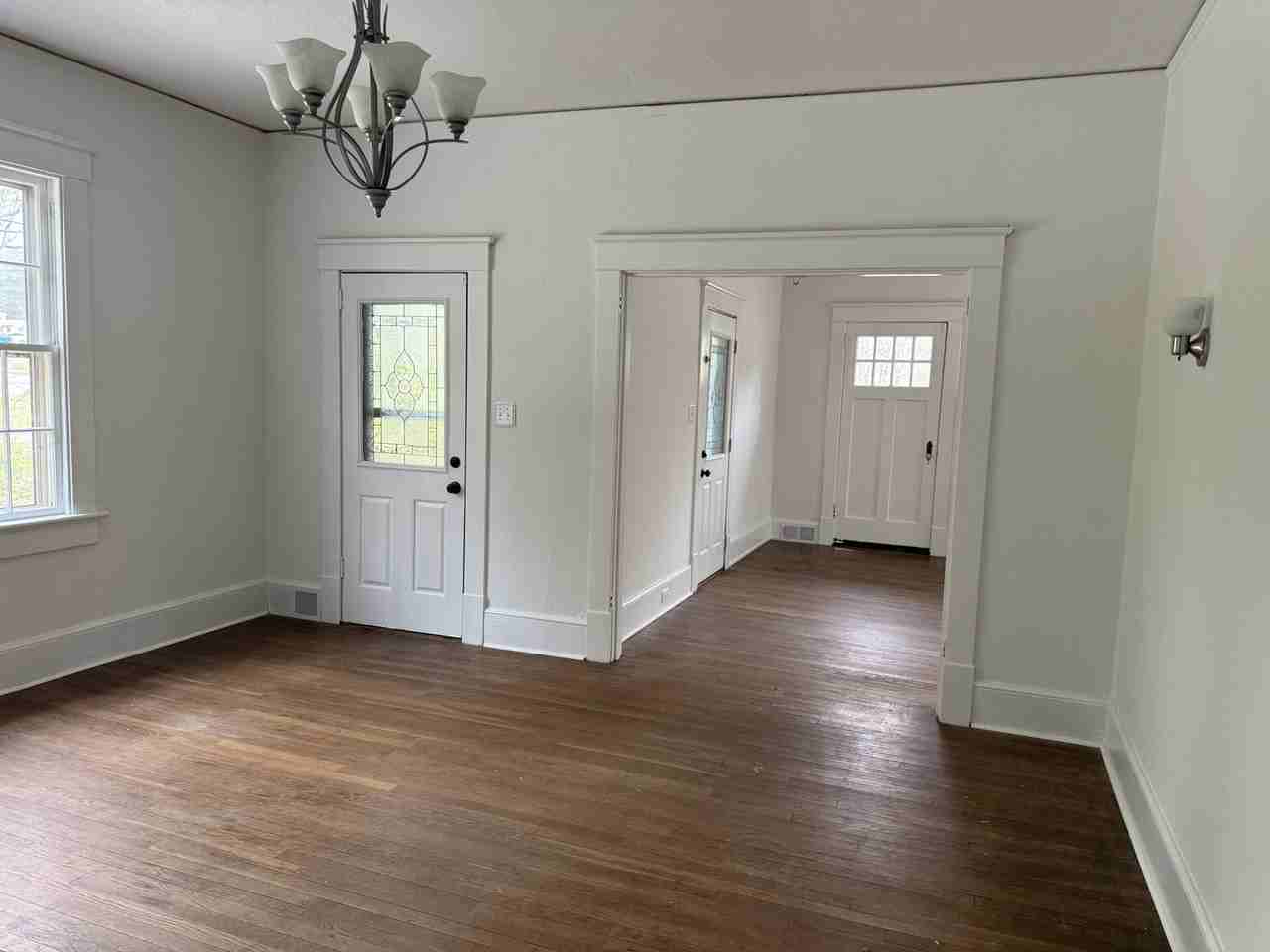 817 N Salisbury Gq Ave - Photo 5 of 6